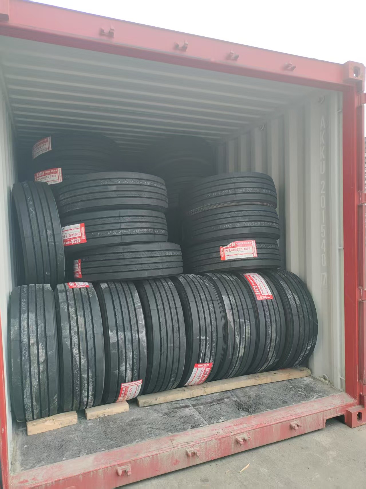последний случай компании о Премиум шины марки Chaoyang 295/60R22.5 для средних и дальних перевозки по автомагистралям с экспортом в Европу